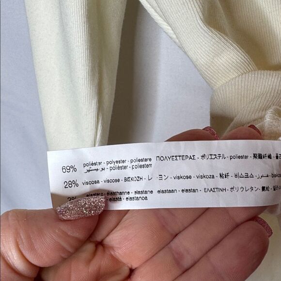 Zara Off White V-Neck Bodysuit. Size Medium. New With Tag. - Picture 8 of 8